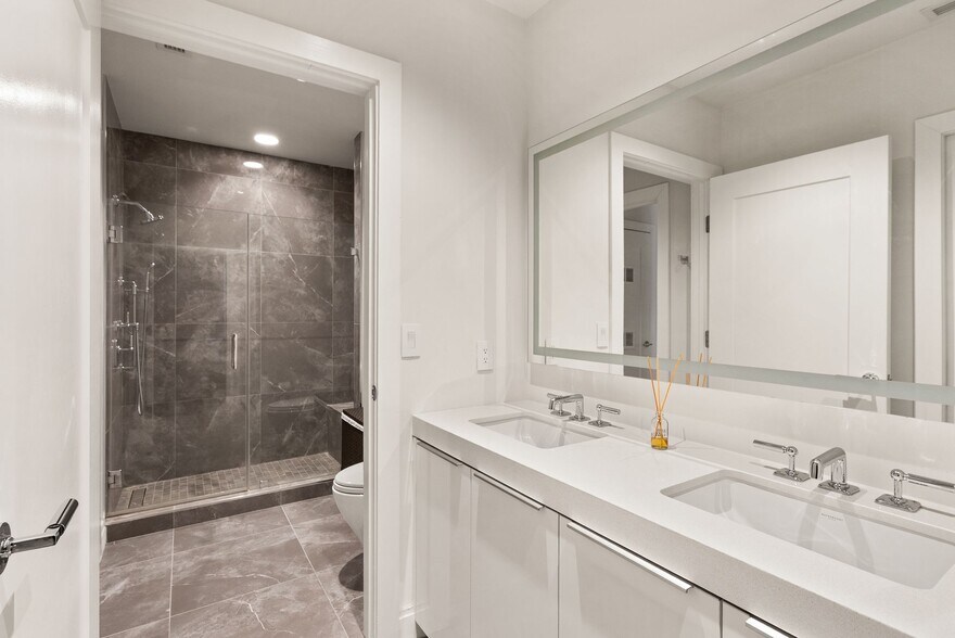 Building Photo - 1427 Rhode Island Ave NW