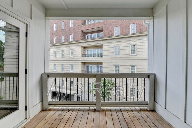 Building Photo - 3667 Peachtree Rd NE
