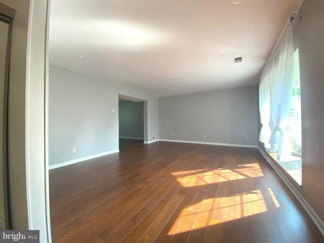 Building Photo - 199 Liberty Dr