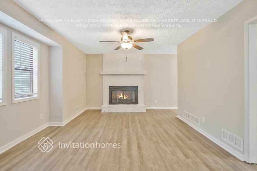 Building Photo - 1023 Lakewood Dr