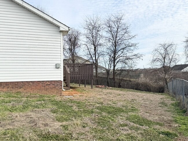 Building Photo - Beautiful Home close to Ft Campbell and Shopping!