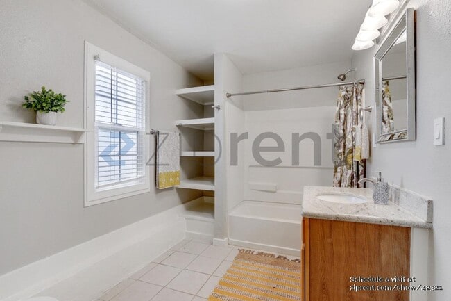 Building Photo - 517 13th St