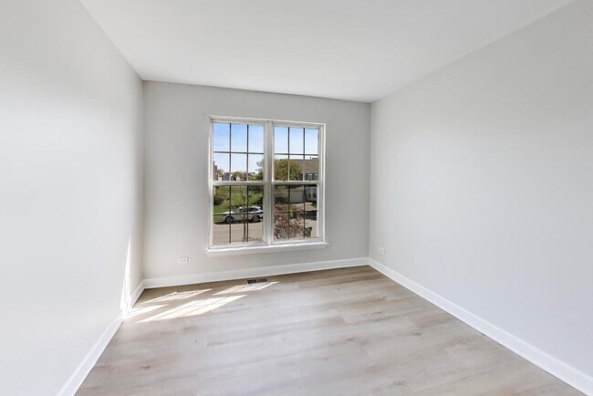 Building Photo - 2219 Rossiter Pkwy