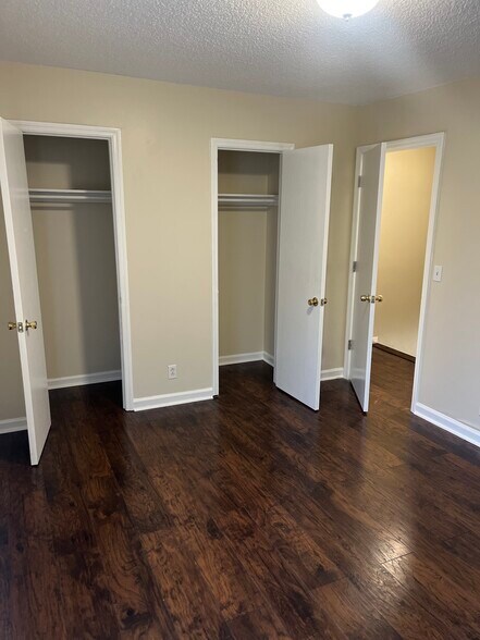 Building Photo - 3526 Brookway Dr