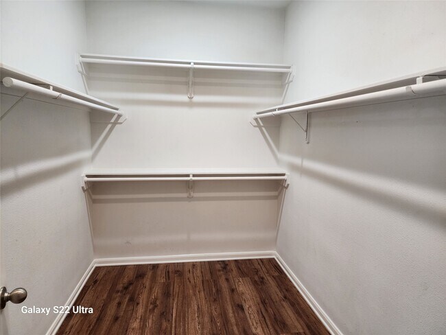 Building Photo - 1926 Wavell St