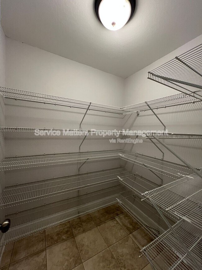 Building Photo - 6017 Autumn Pines Cir