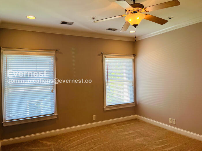 Building Photo - 101 Generals Retreat Pl