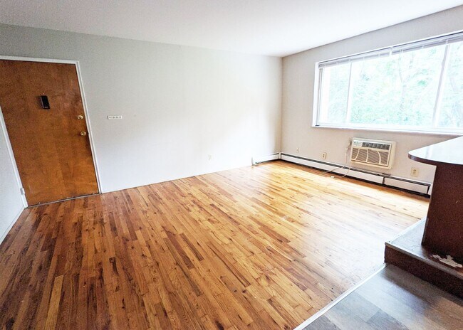 Building Photo - 3233 Whitfield Ave