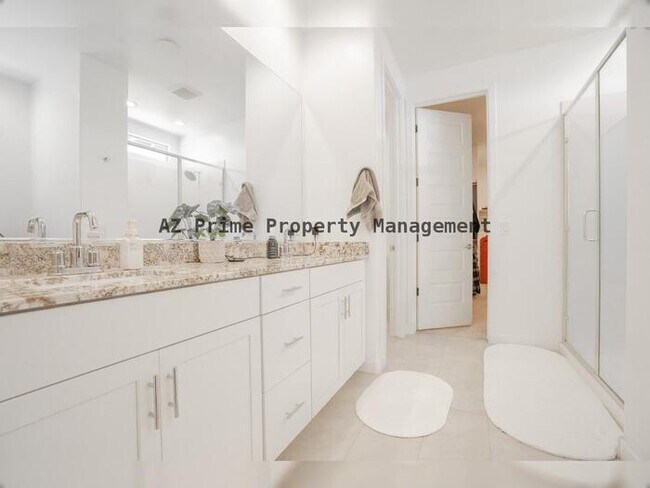 Building Photo - 4607 S 111th Dr
