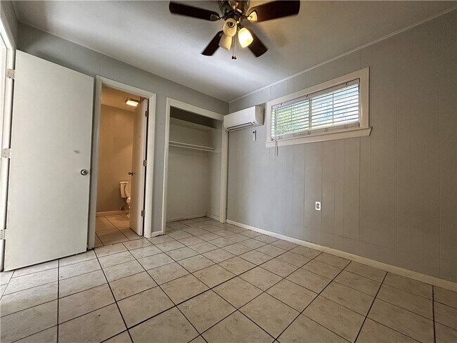 Building Photo - 6474 Nicole Ln