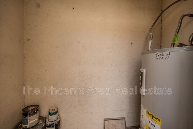 Building Photo - 2985 N Oregon St