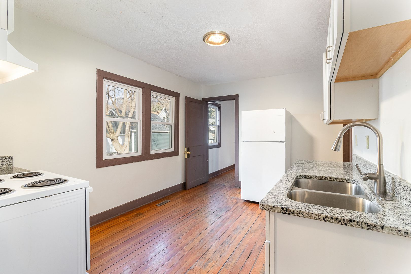 Building Photo - 447 Banfil St