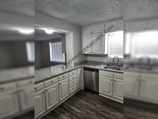 Building Photo - 741 Lynda Dr