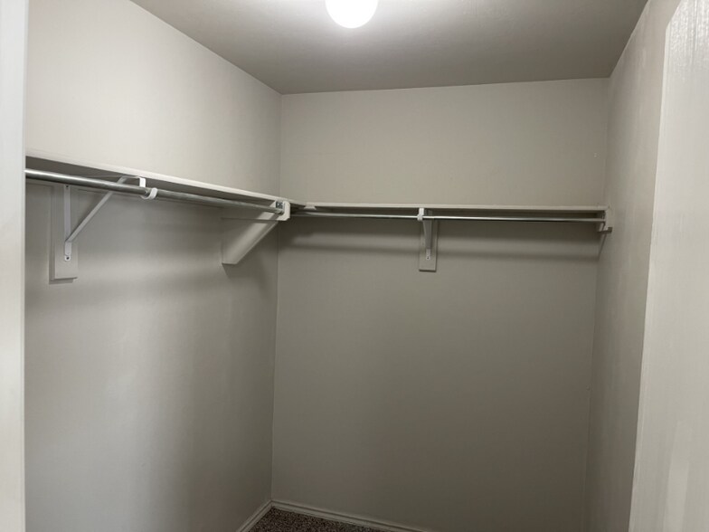 Building Photo - 3405 SE 94th St