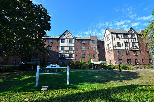 Building Photo - 120 Stonelea Pl