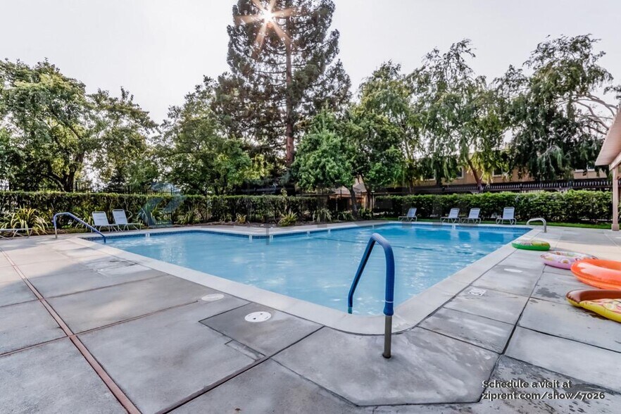 Building Photo - 70 Fountainhead Ct