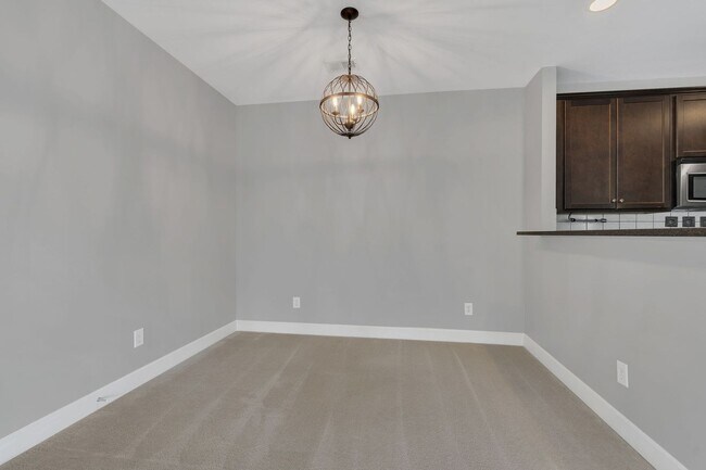 Building Photo - Stylish Condo with Balcony Views in South Nashville