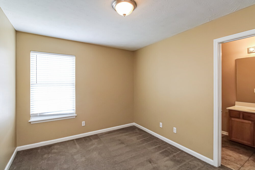 Building Photo - 8015 Logan Dr