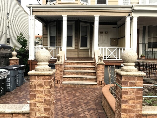 Building Photo - 535 E 29th St