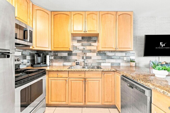 Building Photo - 829 San Fernando Pl