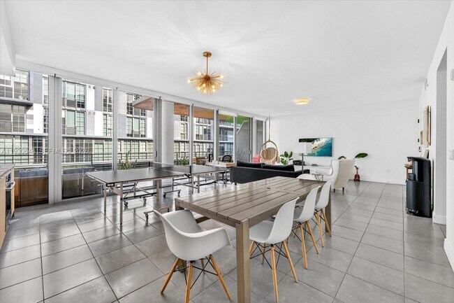 Building Photo - 250 NW 24th St