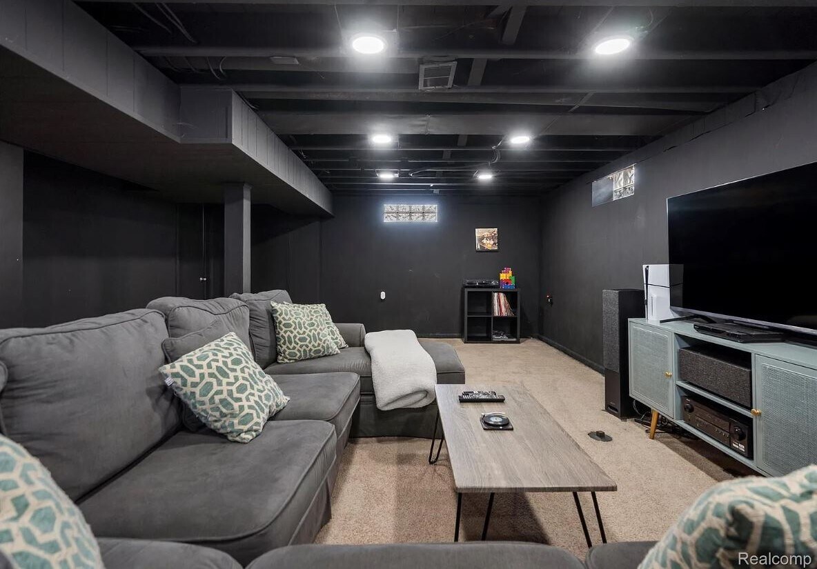 Basement - 2204 Mahan St