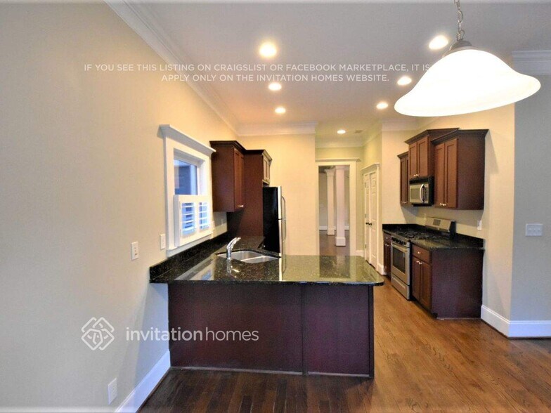 Building Photo - 2350 Bouldercliff Way SE