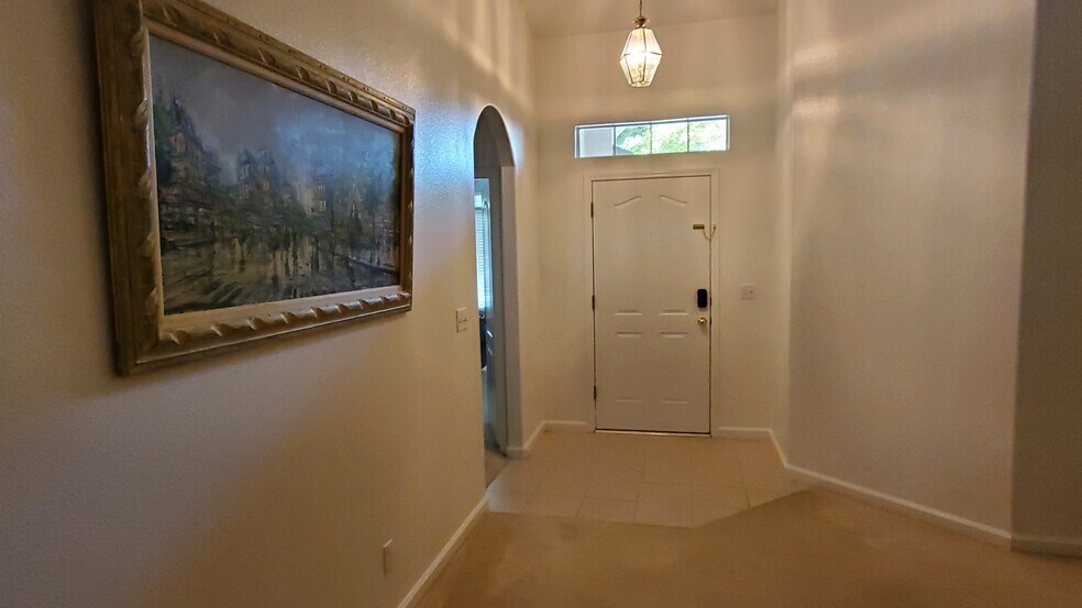 Living room, entry - 7275 N Recreation Ave