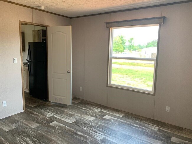 Building Photo - 16496 Dunhill Ln