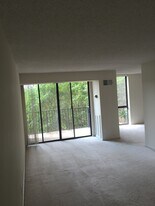 Building Photo - 2311 Pimmit Dr