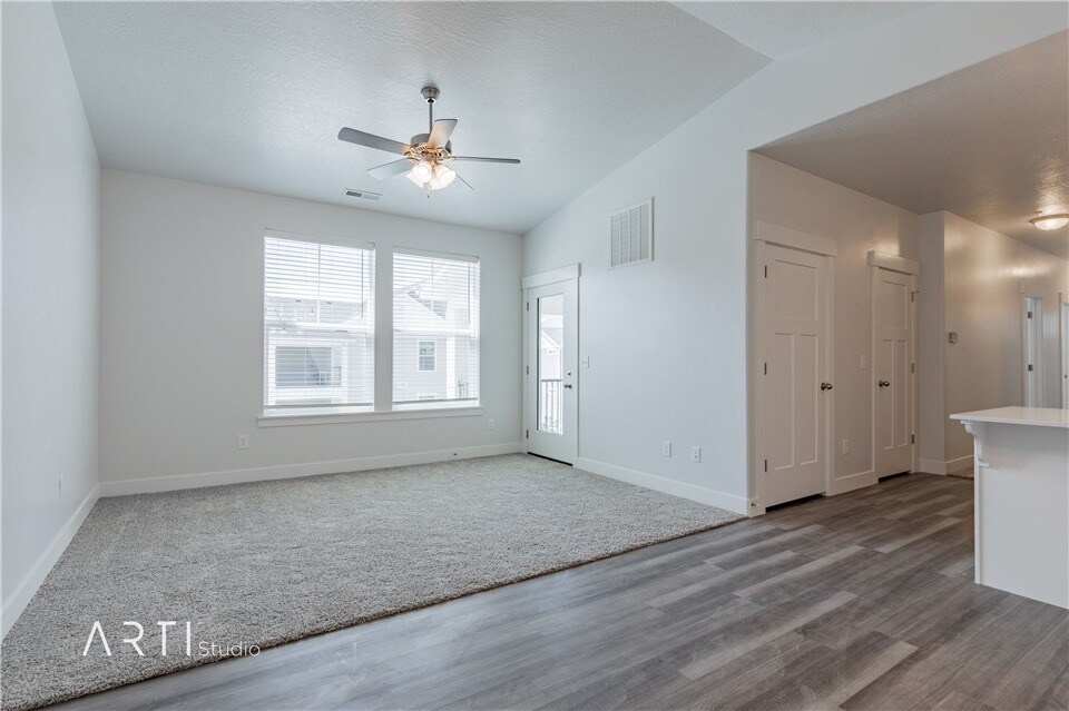 Living Room - 1813 W Newcastle Ln