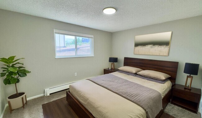 Building Photo - 2915 Straus Ln