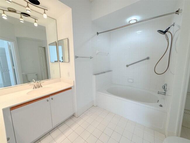 Building Photo - 3105 NE 184th St