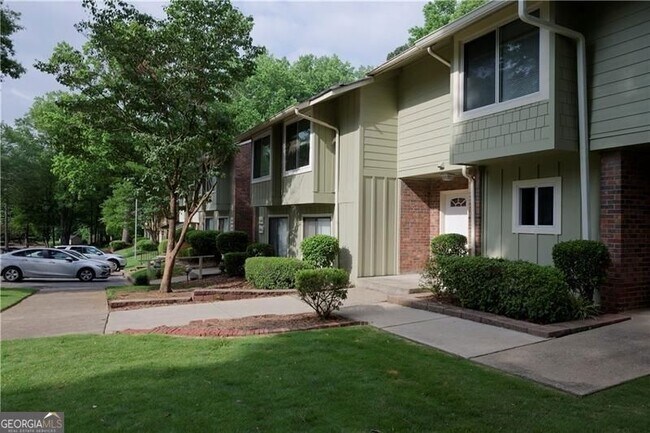 Building Photo - 2179 Surrey Ct