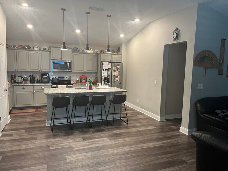 Building Photo - 8132 Windmill Way