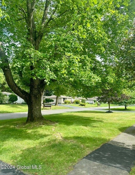 Building Photo - 9 Donna Lynn Dr