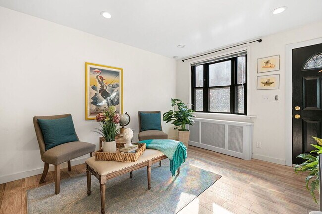 Building Photo - 629 Sears St