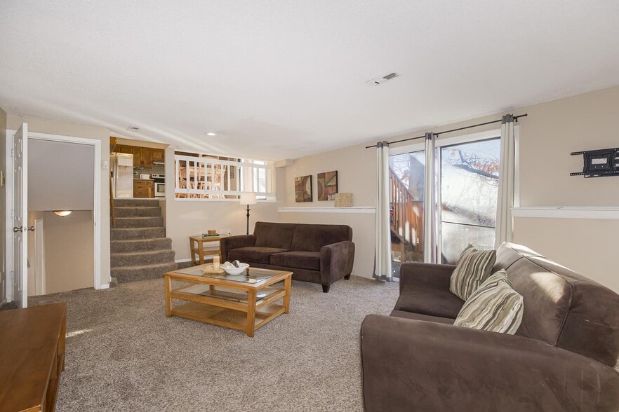 Building Photo - 4809 S Kendall Dr