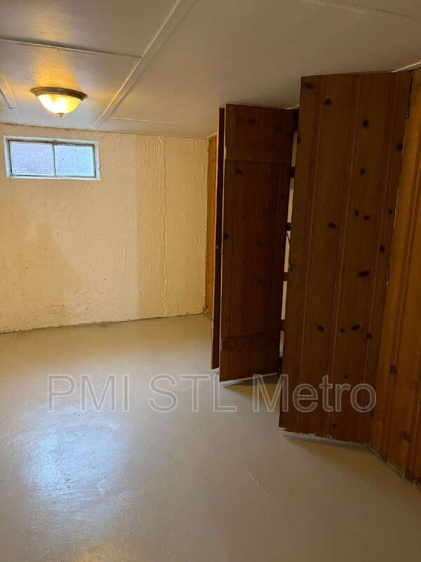 Building Photo - 9350 Duenke Dr