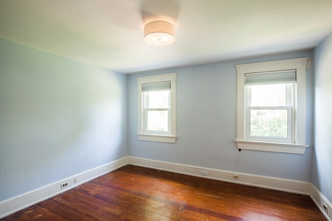 Building Photo - 812 Floral Ave
