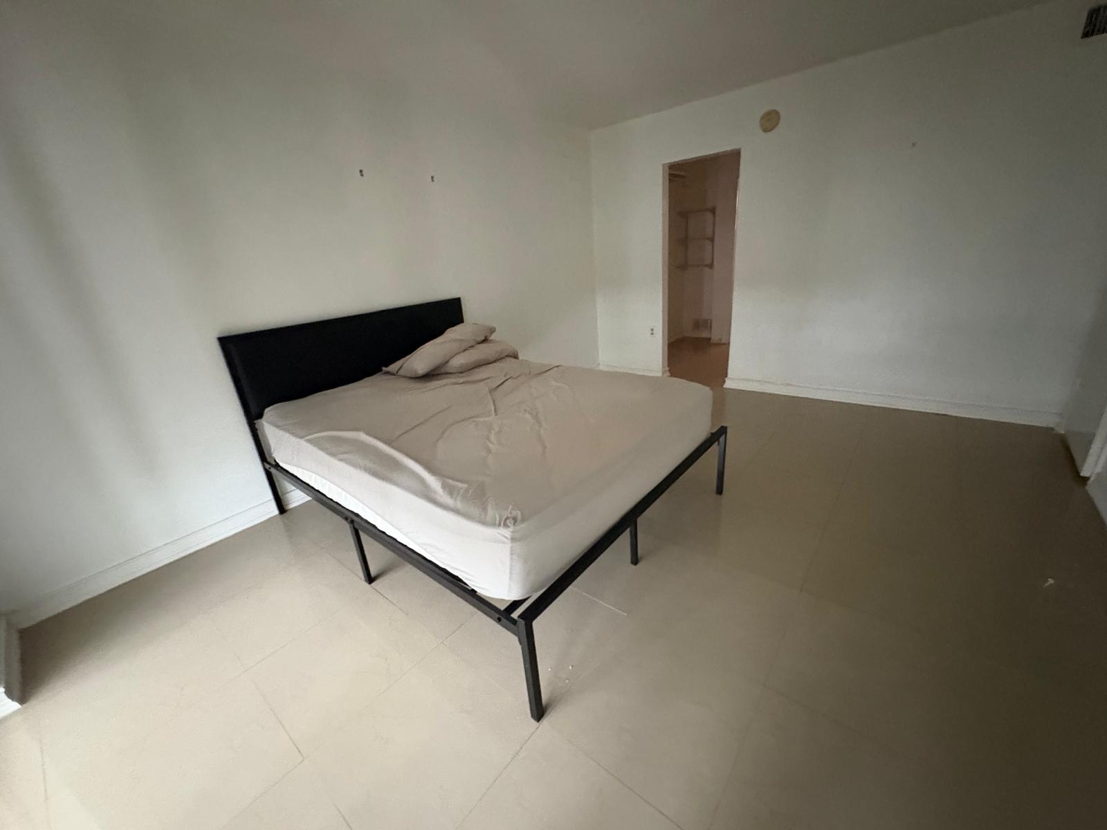 Building Photo - 215 SE 3rd Ave