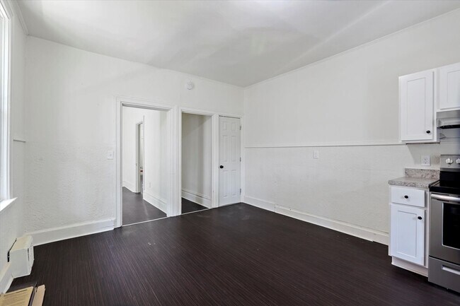 Building Photo - 437 S 14th St