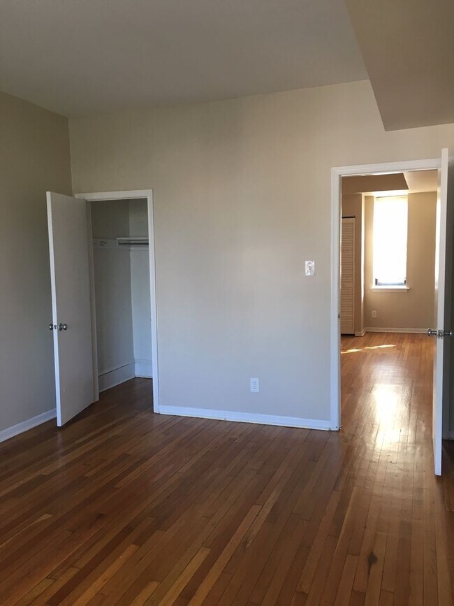 Building Photo - Spacious 2 Bed / 1 Bath Available July 10 | $1,625 | Pet Friendly + Free Storage