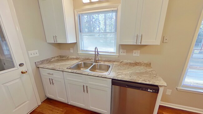 Building Photo - 928 Winterberry Dr