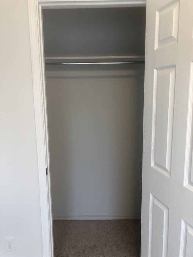 Building Photo - 3400 SE 94th St