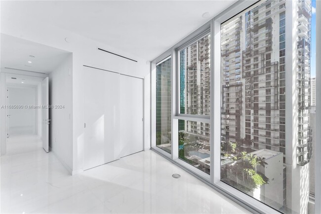 Building Photo - 300 Biscayne Blvd Way