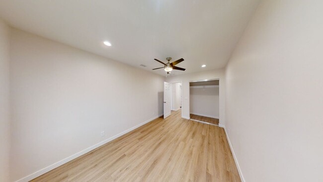 Building Photo - 4BD/2BA on West Falls!