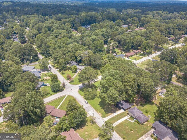 Building Photo - 2352 Glendale Dr