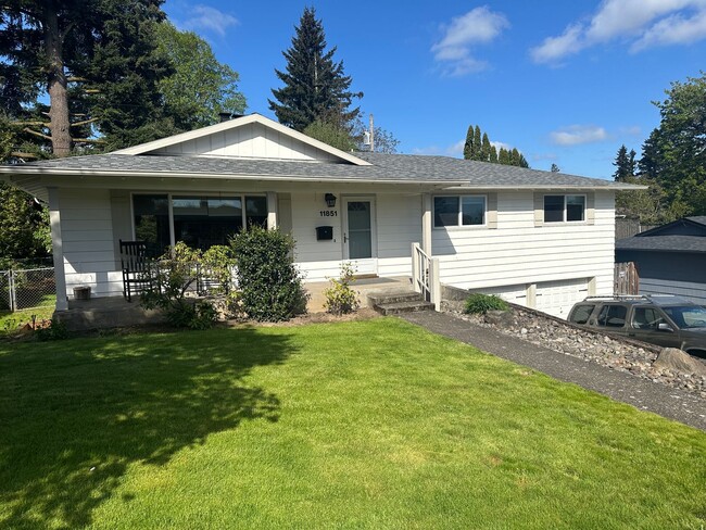 Building Photo - Luxury Furnished Rental in Milwaukie