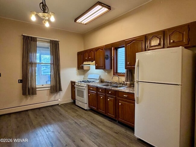 Building Photo - 212 Montour St N